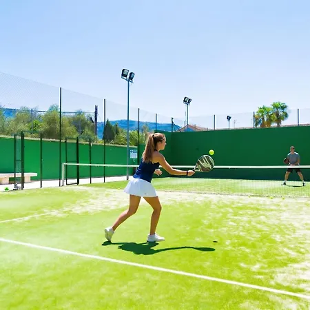2 Bd Pool Padel دينايا