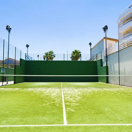 2 Bd Pool Padel دينايا